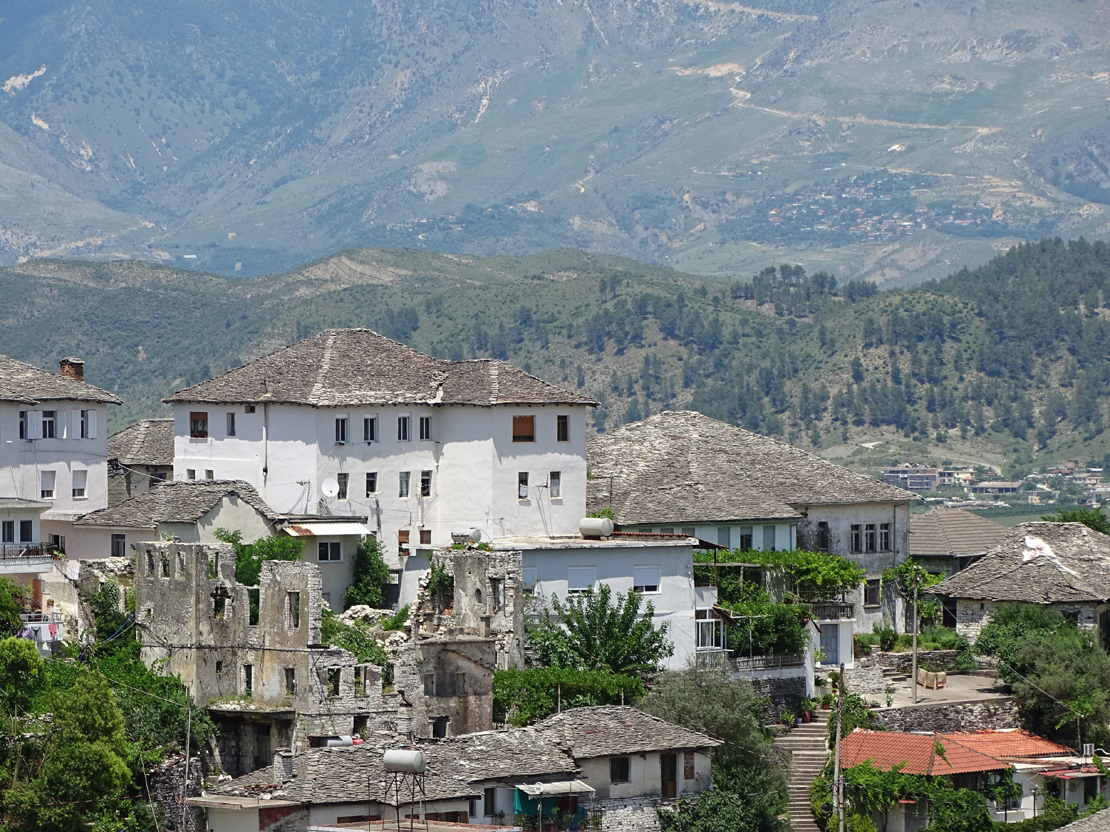 Gjirokastra (Photo license: CC BY 2.0)